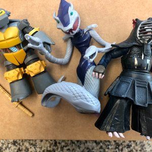 Teenage Mutant Ninja Turtles Bundle - 4 Figurines, Skateboard, Ring